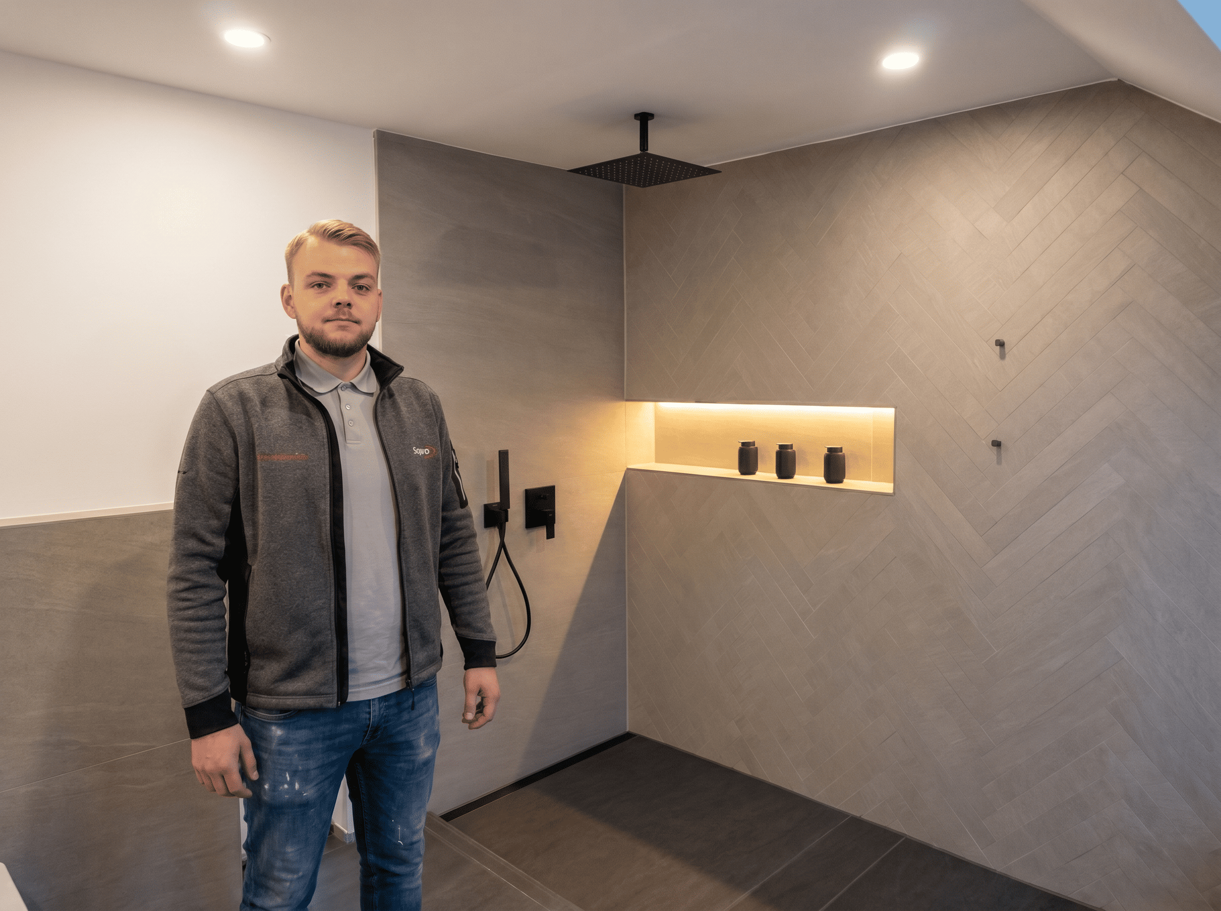 Fertiges Bad mit Walk‑in‑Dusche
